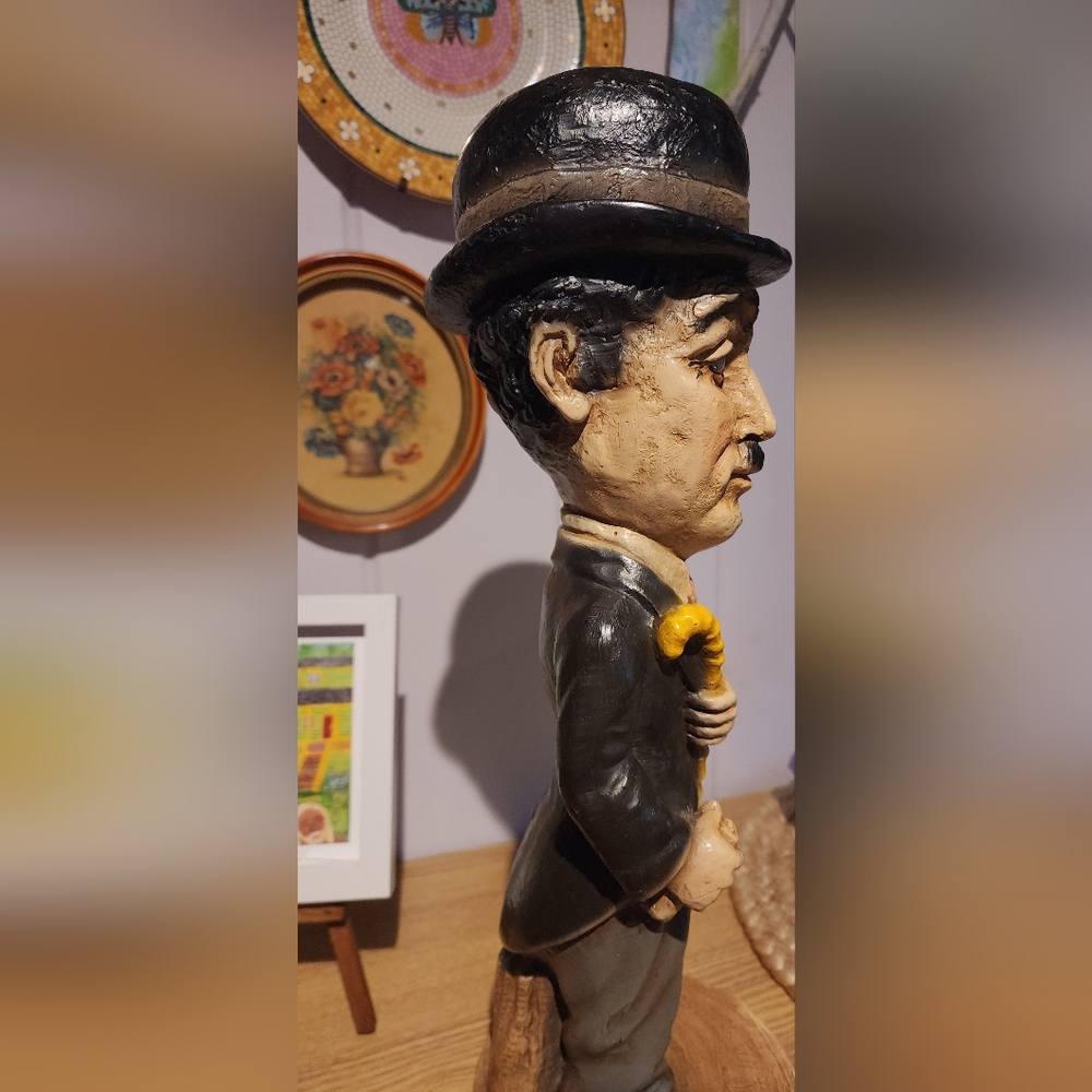 Charlie Chaplin Statue - Picture 3 of 6